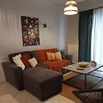 Central Artistic 2-bedroom 79sqm Apartment *