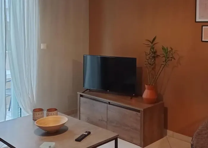 Central Artistic 2-bedroom 79sqm * Tripoli