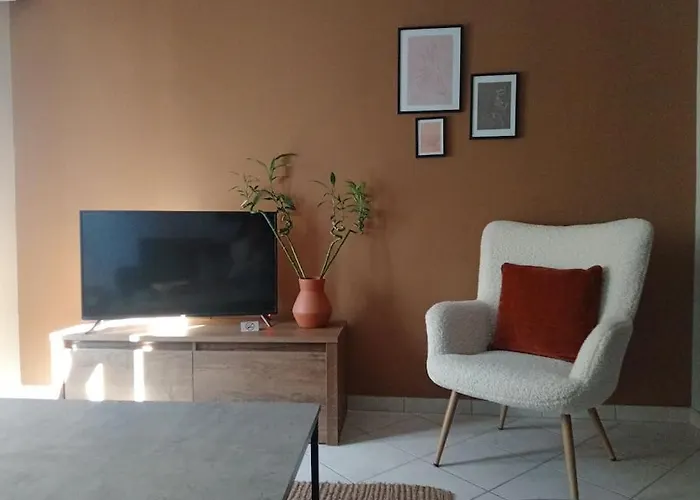 Central Artistic 2-bedroom 79sqm *