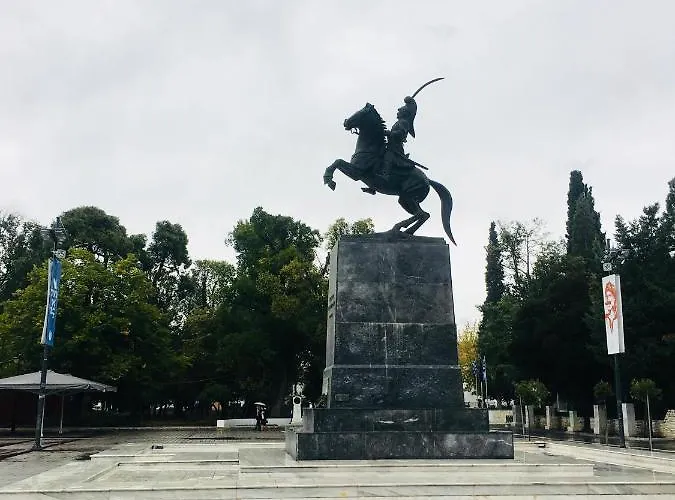 Central Artistic 2-bedroom 79sqm Apartmán Tripoli