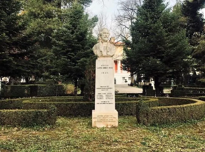 Central Artistic 2-bedroom 79sqm Apartament