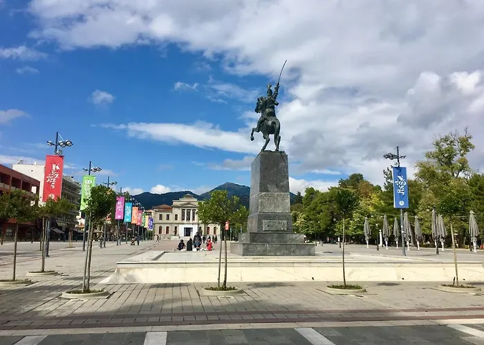 Central Artistic 2-bedroom 79sqm *